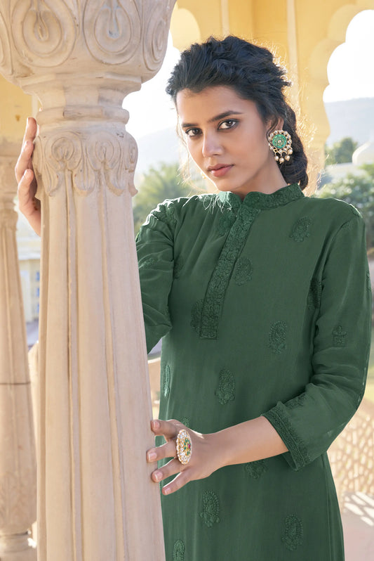 Wunderschönes langes Kurta aus Seide in Schwarz und Bronze