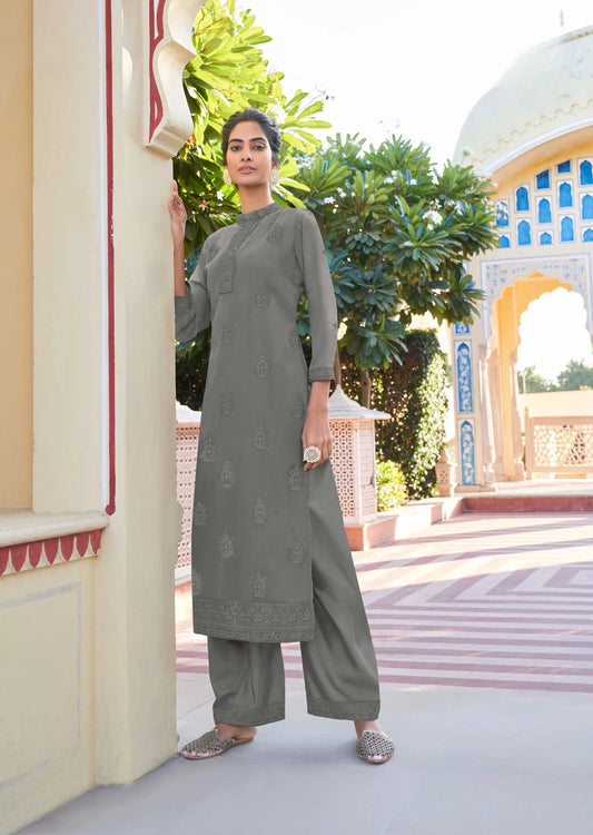 Wunderschönes langes Kurta aus Seide in Schwarz und Bronze