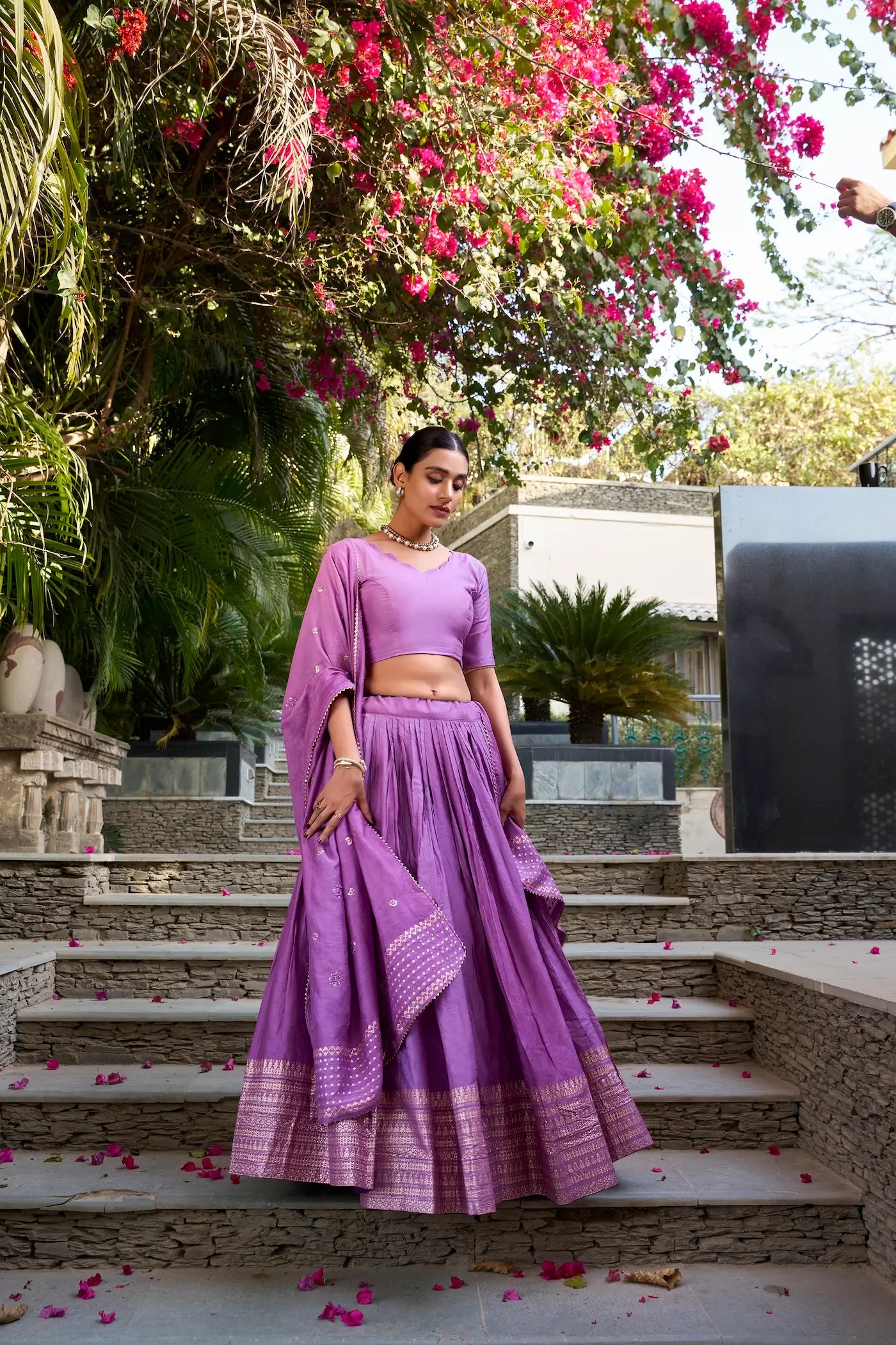 Lehenga Choli aus reiner lavendelfarbener Chanderi-Seide mit Zari-Webarbeit