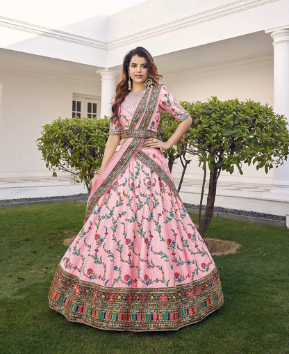 Lehenga Choli en Soie Rose avec Broderie au Fil et Sequins COLLECTION KAYANI