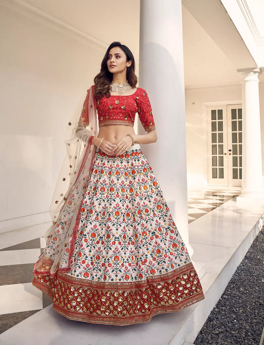 Lehenga Choli Blanc et Rouge en Soie Art Blanche avec Broderie au Fil et Sequins COLLECTION KAYANI