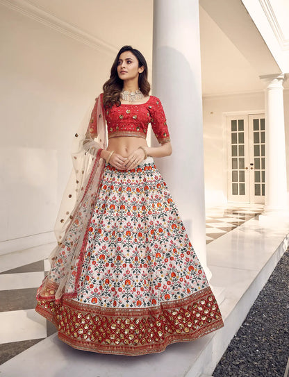 Lehenga Choli Blanc et Rouge en Soie Art Blanche avec Broderie au Fil et Sequins COLLECTION KAYANI