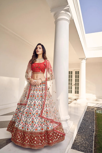 Lehenga Choli Blanc et Rouge en Soie Art Blanche avec Broderie au Fil et Sequins COLLECTION KAYANI