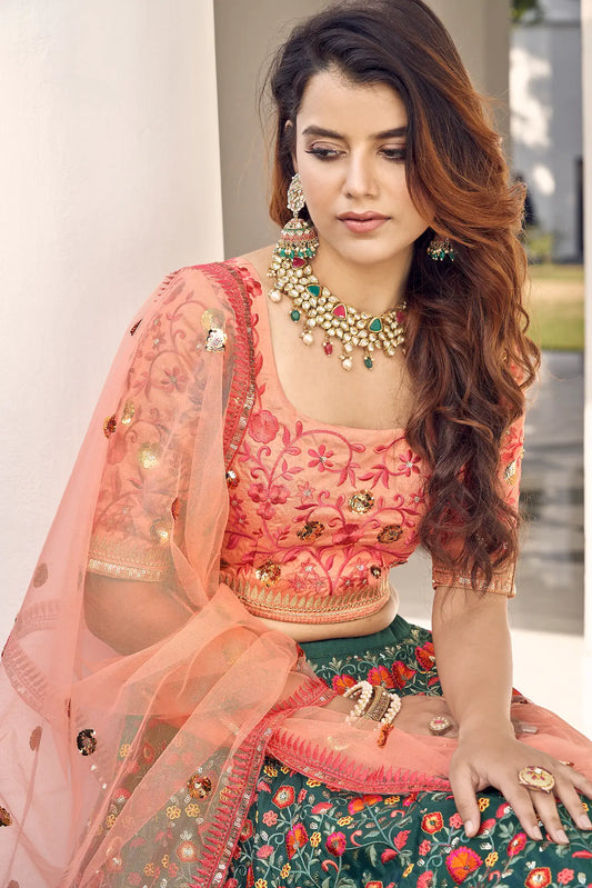 Lehenga Choli Vert et Rose en Soie Art Verte avec Broderie au Fil et Sequins COLLECTION KAYANI