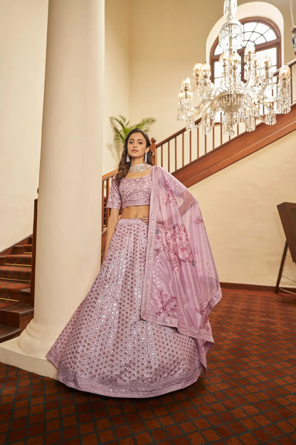 Lehenga choli brodé de fil, de zari et de sequins rose poudré avec dupatta à imprimé numérique