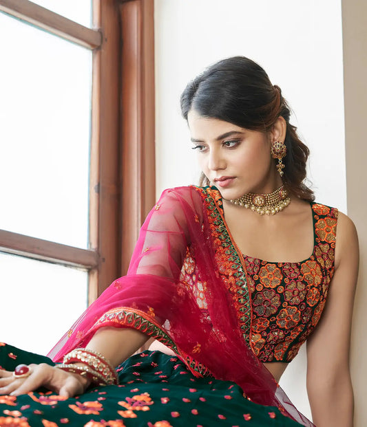 Ensemble Lehenga Vert Émeraude en Georgette avec Travail Gota Patti et Broderies Perlées