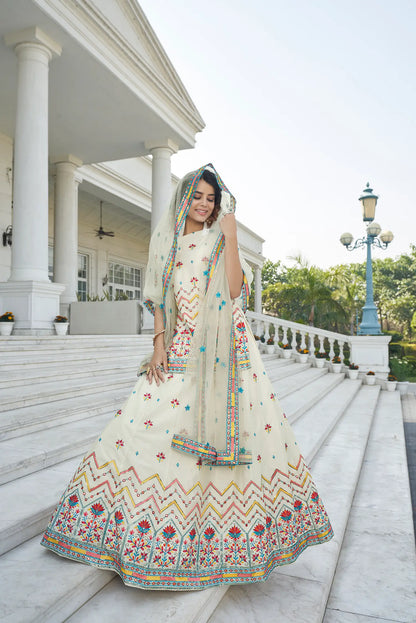 Lehenga Choli Beige Chinon avec Broderie en Gota Patti, Fil et Sequins