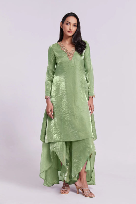 Pistaziengrüner Organza-Salwar-Anzug mit Handstickerei