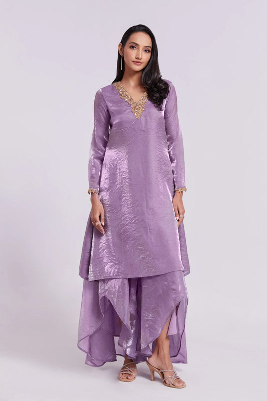Salwar Anzug aus reinem lila Organza mit Handstickerei