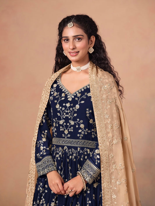 Eleganter rosa-grauer Braut-Lehenga mit Zarkan-Stickerei und Pailletten