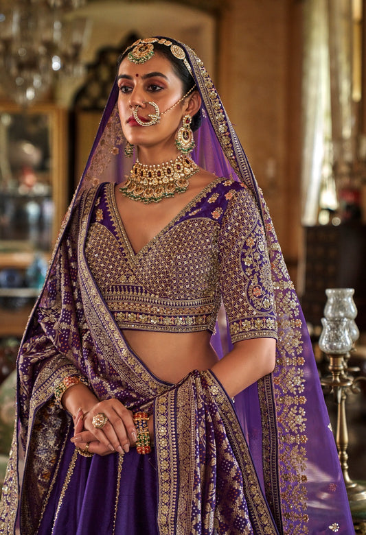 Lehenga de mariée violet riche inspiration de créateur COLLECTION SAJYA