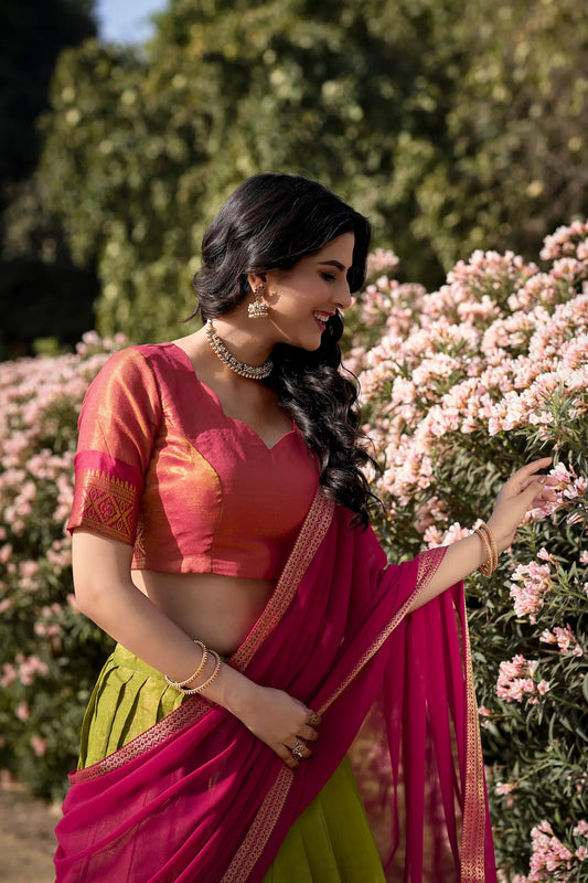 Grünes Kanchipuram Lehenga Choli-Set mit gewebten Zari-Motiven