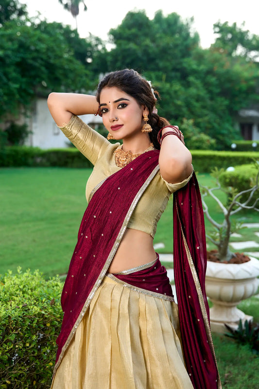 Beiges Kanchipuram-Seiden-Lehenga-Choli mit Zari-Webarbeit