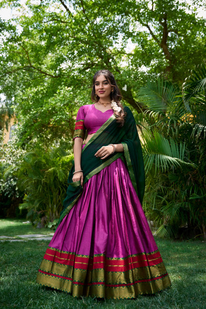 Dunkelrosa Polycotton-Lehenga-Choli mit Zari-Webarbeit