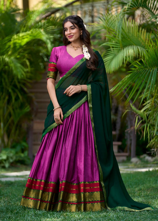 Dunkelrosa Polycotton-Lehenga-Choli mit Zari-Webarbeit