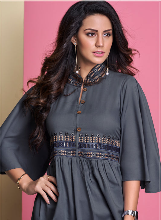 Einfaches graues kurzes Kurta-Top aus Viskose mit Details