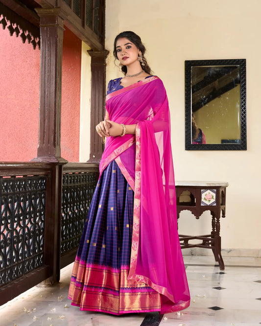 Marineblauer Lehenga Choli aus Baumwolle und Seide mit Paithani-Webarbeit