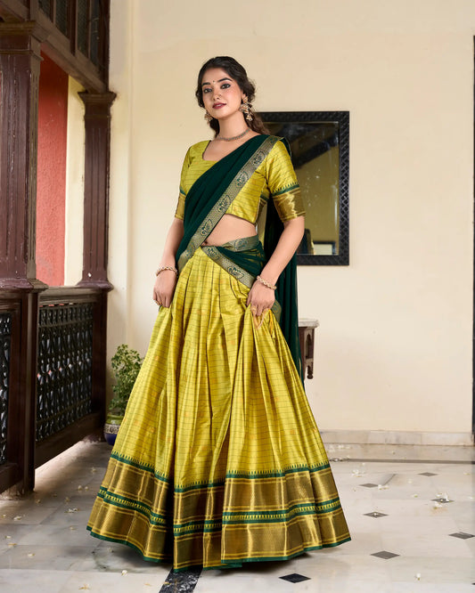 Papageiengrünes Lehenga Choli aus Baumwolle und Seide mit Paithani-Webarbeit