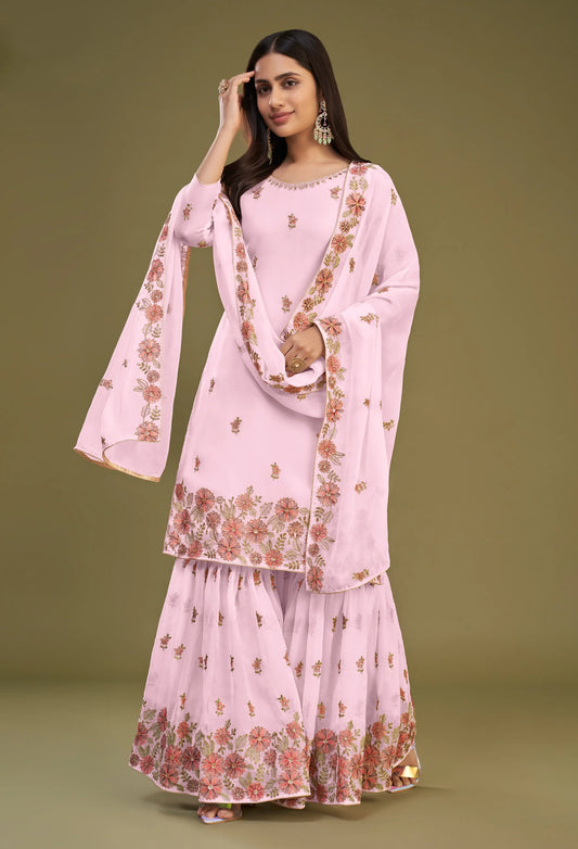 Ensemble Sharara en georgette rose clair avec broderie multicolore au fil et dupatta assortie