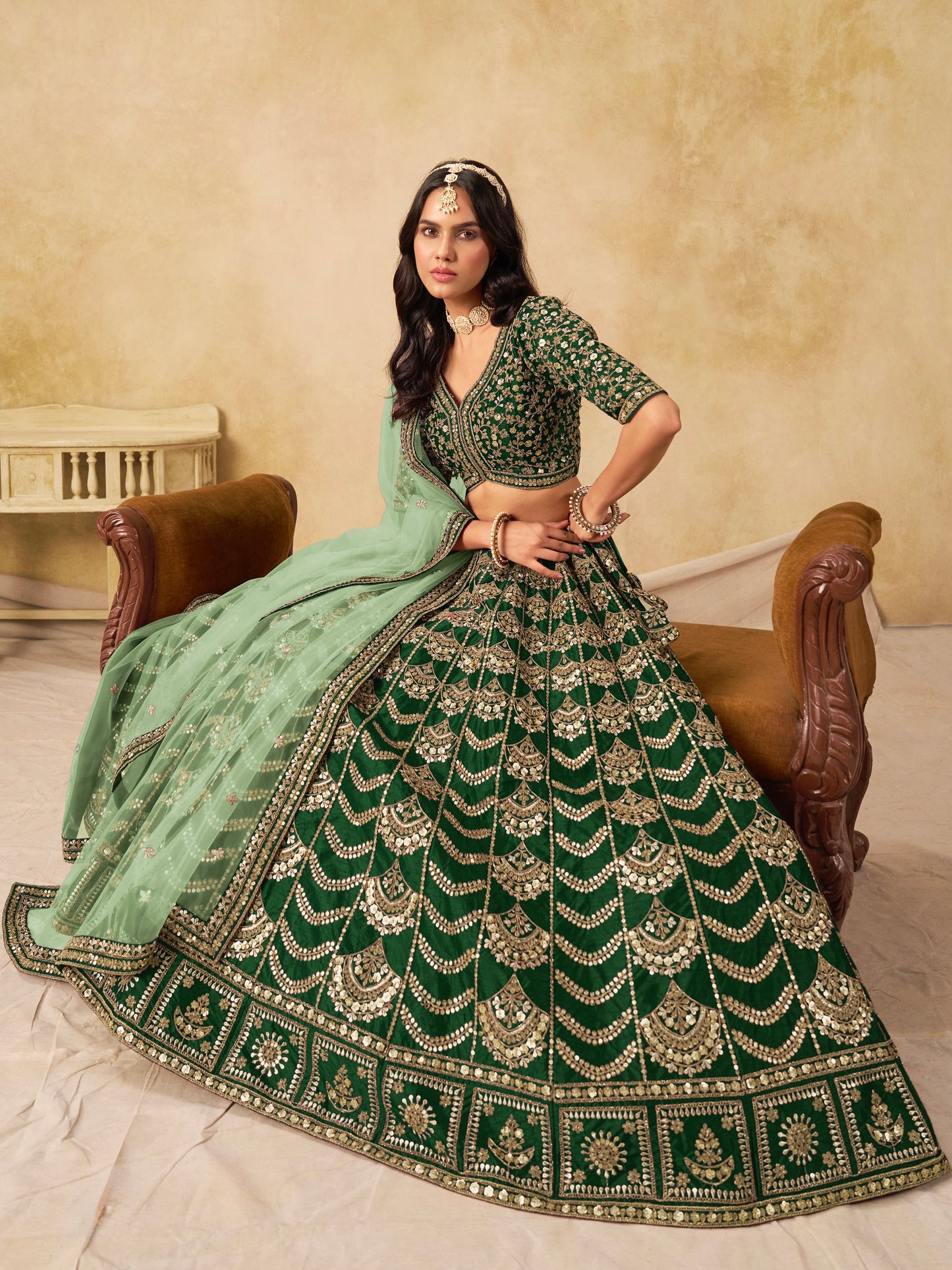 Lehenga vert foncé brillant de fête en soie artificielle travaillé COLLECTION AMALYA