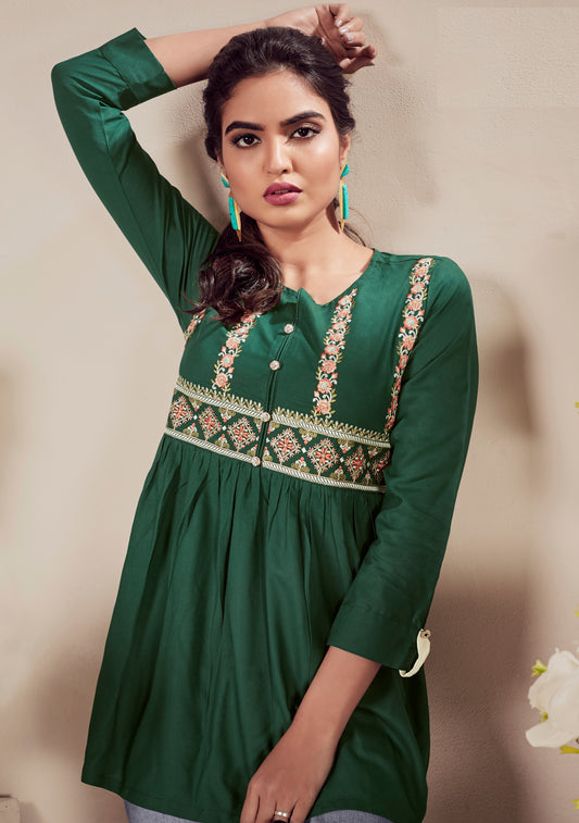 Grünes, schweres, kurzes Kurta-Top im Designer-Stil aus Viskose
