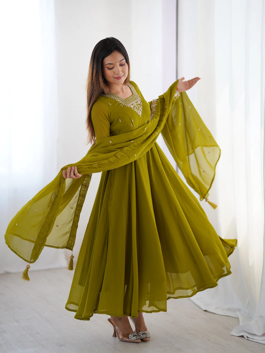 Henna-Grünes Anarkali-Kleid-Set