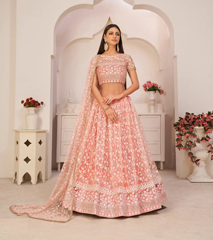 Lehenga Choli rose clair en filet avec broderie en fil de coton blanc, travail de zari et sequins