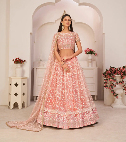 Lehenga Choli rose clair en filet avec broderie en fil de coton blanc, travail de zari et sequins