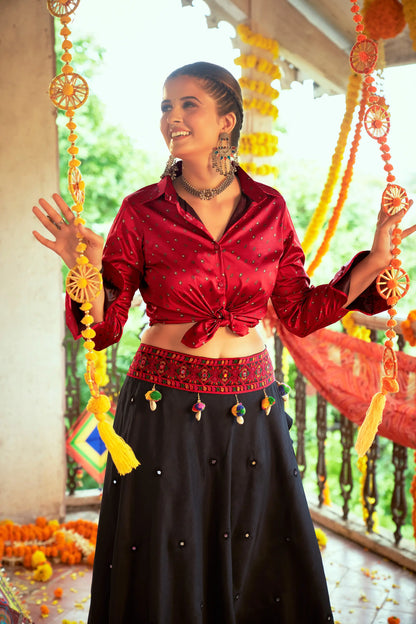Ensemble Lehenga choli noir et rouge spécial Navratri avec blouse style chemise en coton et soie