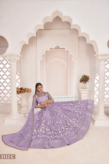 Lehenga Choli en filet lavande avec broderie en fil de coton blanc, travail de zari et sequins