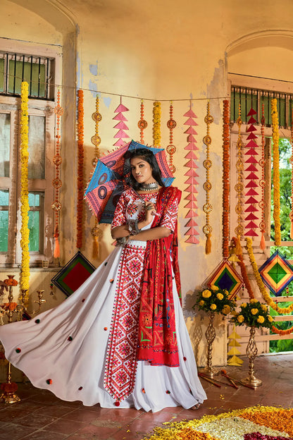 Lehenga Choli blanc et rouge spécial Navratri traditionnel en coton maslin