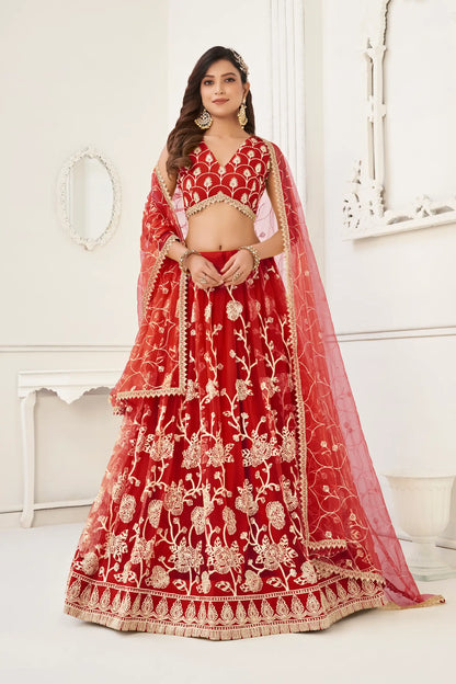 Lehenga Choli en filet rouge avec broderie en fil de coton blanc, travail en zari et sequins