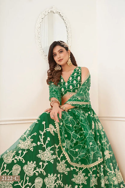 Lehenga Choli en filet vert avec broderie en fil de coton blanc, travail en zari et broderie de sequins