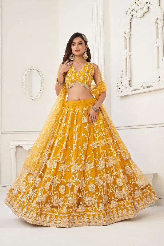 Lehenga Choli en filet jaune avec broderie en fil de coton blanc, travail en zari et broderie de sequins