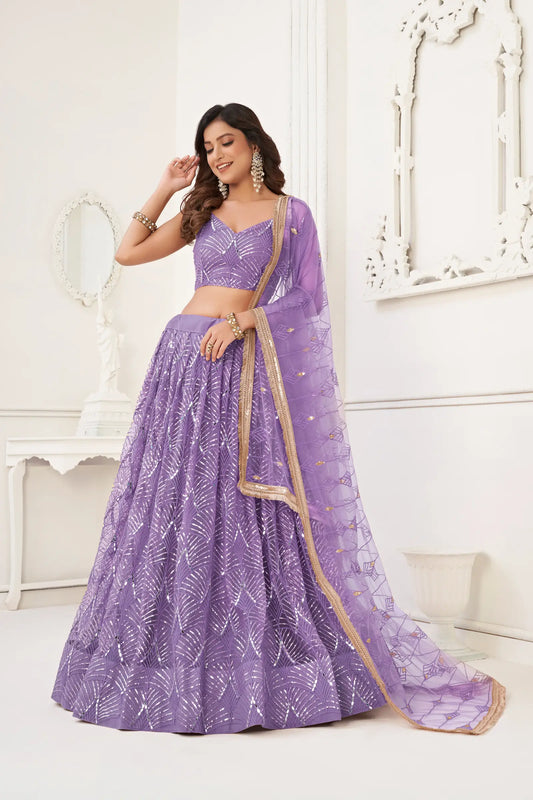 Lehenga Choli en filet lavande avec broderie au fil, travail de miroirs et broderie de sequins