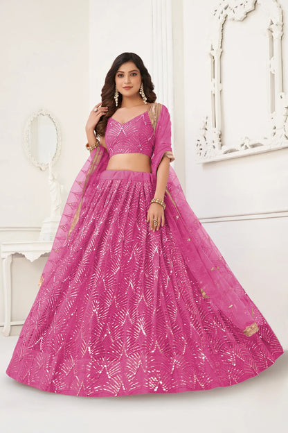 Lehenga Choli en filet rose avec broderie au fil, travail de miroirs et broderie de sequins