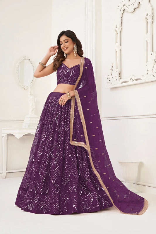 Traubenvioletter Netz-Lehenga-Choli mit Fadenstickerei, Spiegelarbeit und Paillettenstickerei