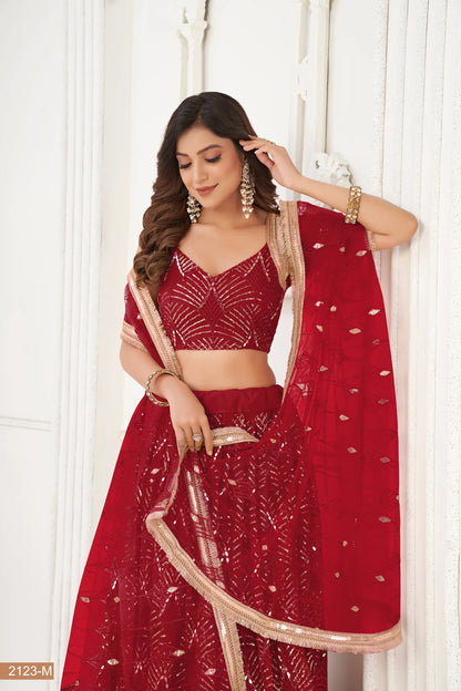 Lehenga Choli en filet rouge bordeaux avec broderie au fil, travail de miroirs et broderie de sequins