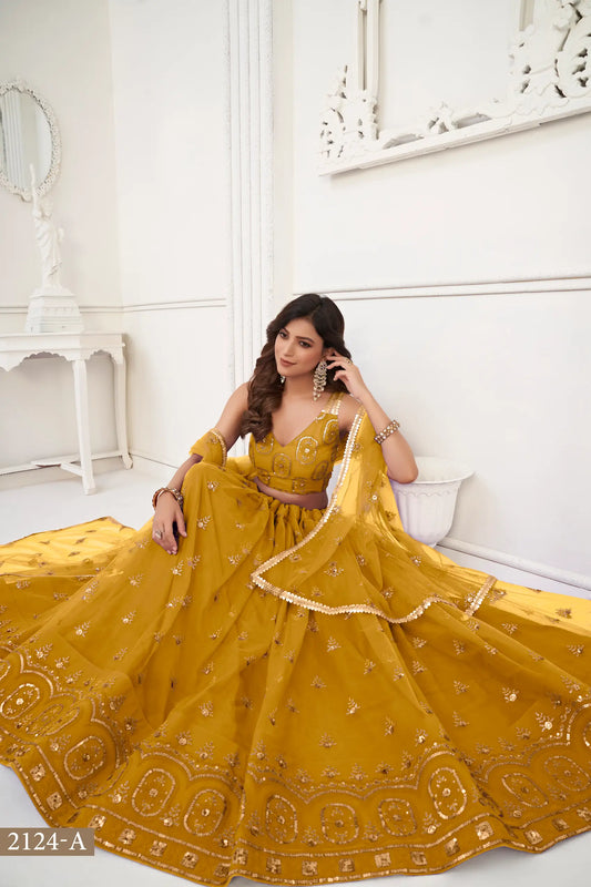 Lehenga Choli en filet moutarde avec broderie en fil et travail de sequins