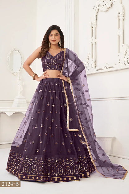 Dunkelvioletter Netz-Lehenga-Choli mit Fadenstickerei und Paillettenstickerei