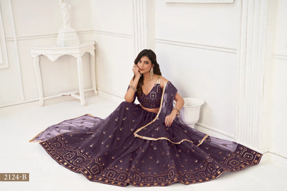Dunkelvioletter Netz-Lehenga-Choli mit Fadenstickerei und Paillettenstickerei