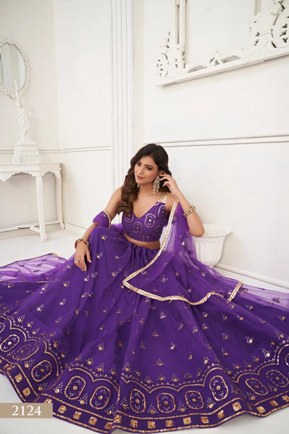 Lehenga Choli en filet violet avec broderie en fil et travail de sequins