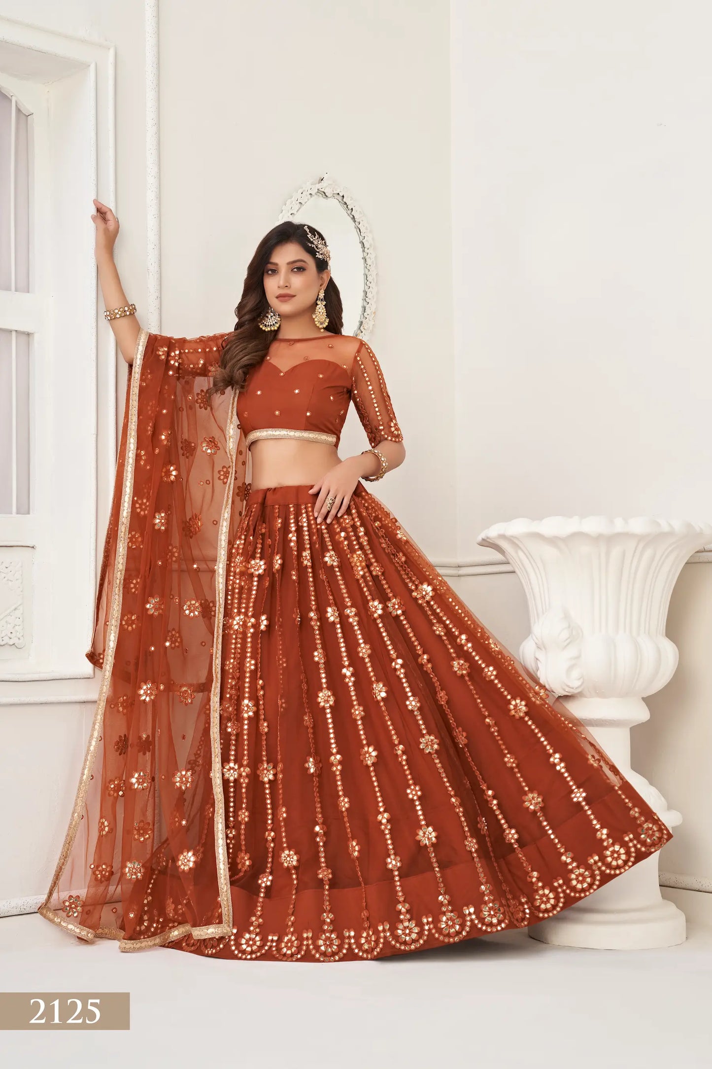Lehenga Choli Marron en Tulle avec Broderie au Fil, Miroirs en Papier et Dentelle Élégante