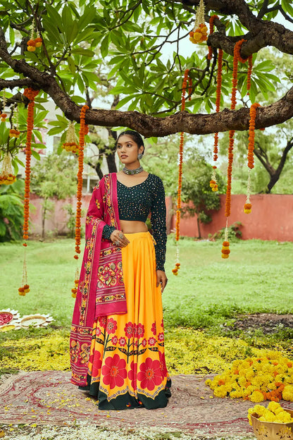Lehenga Choli Navratri jaune et vert foncé imprimé numérique floral en coton maslin