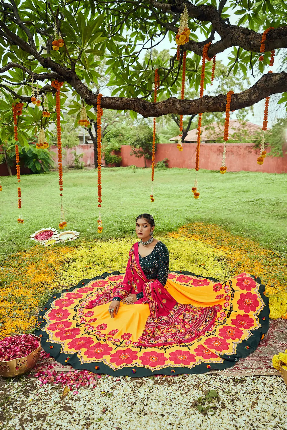 Lehenga Choli Navratri jaune et vert foncé imprimé numérique floral en coton maslin