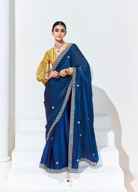 Sari bleu en organza de verre avec imprimé numérique, broderie au fil et aux sequins