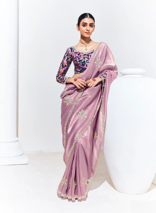 Sari rose poudré en organza de verre avec imprimé numérique, broderie au fil et aux sequins