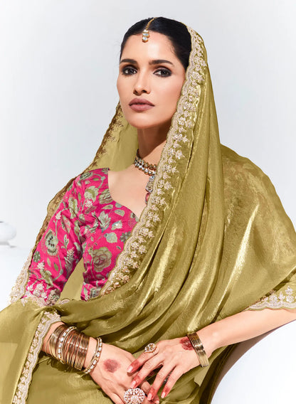Sari vert olive en organza de verre avec imprimé numérique, broderie au fil et aux sequins