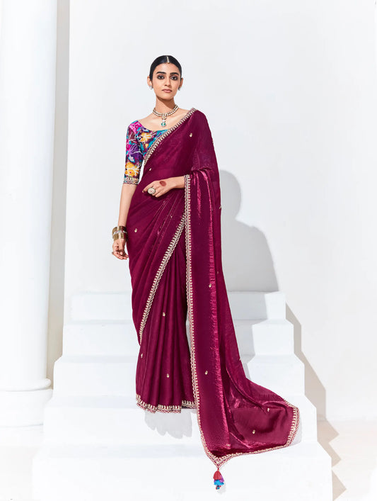 Sari rouge bordeaux en organza de verre avec imprimé numérique, broderie au fil et aux sequins