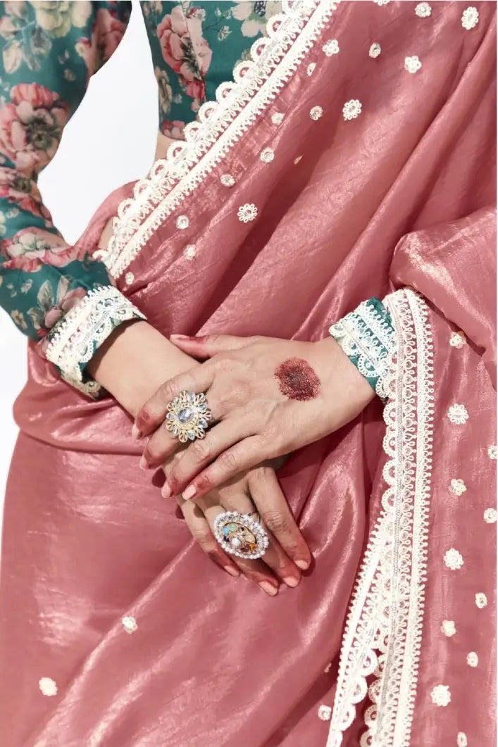 Sari pêche rose en organza de verre avec imprimé numérique, broderie au fil et aux sequins